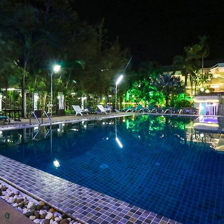 Natural Beach Hotel Патая Екстериор снимка