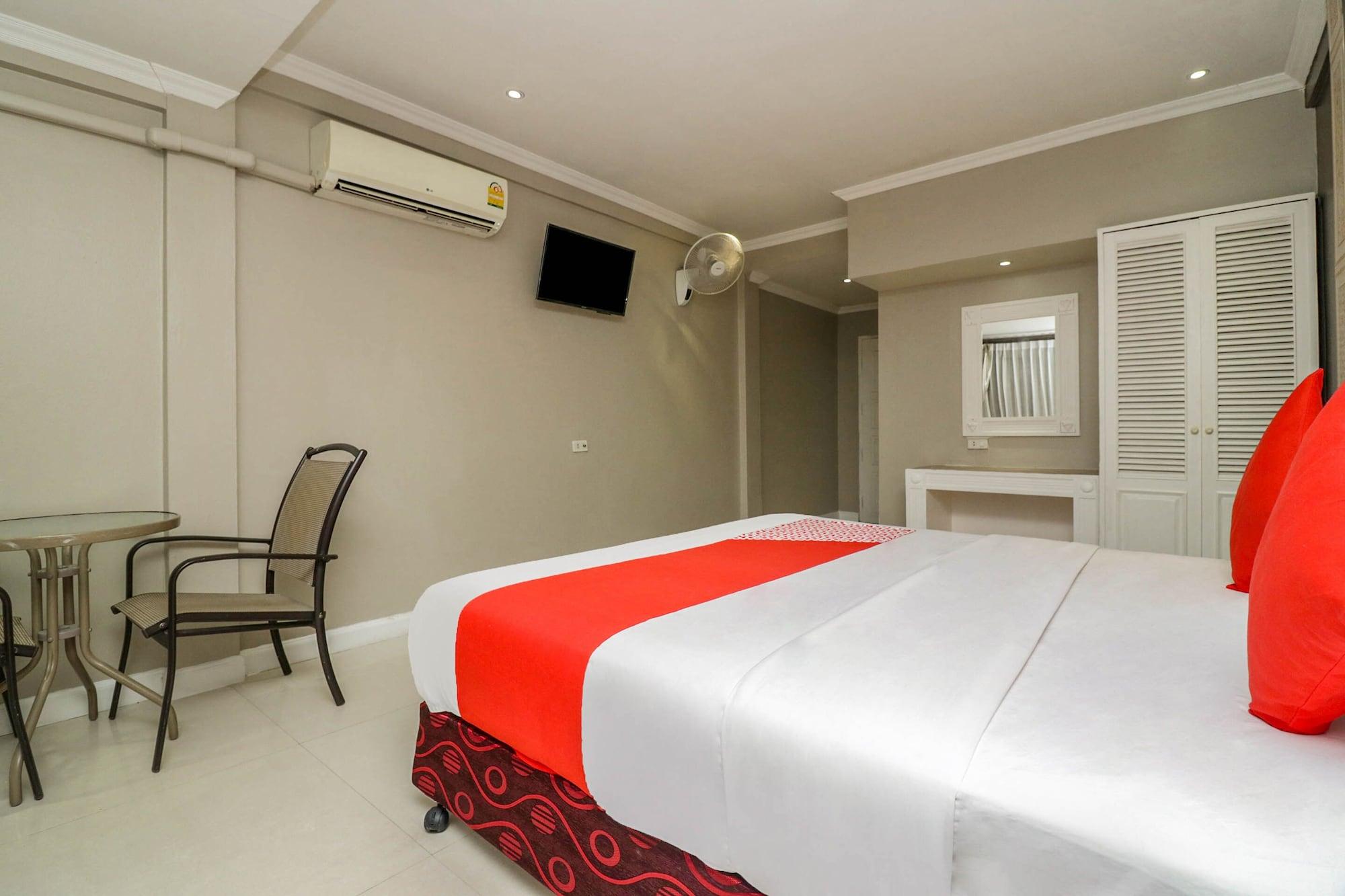 Natural Beach Hotel Патая Екстериор снимка